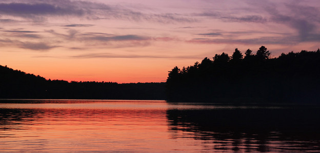 湖上的浪漫日落