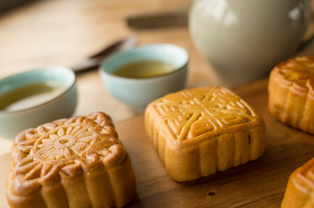 中国中秋月饼茶食品图片