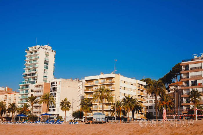 西班牙 lloret de mara 的沿海地区海滩和酒店。科斯塔布拉瓦