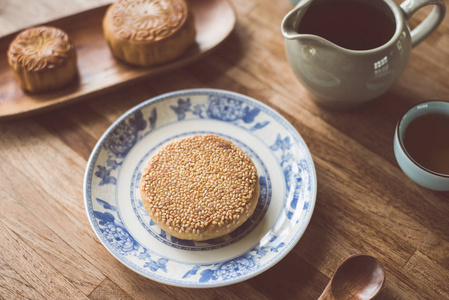 中国中秋月饼茶食品图片