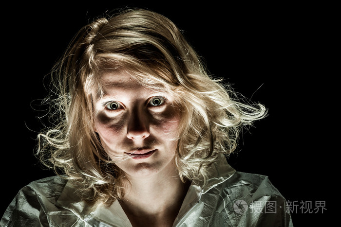 疯女人伴情绪障碍