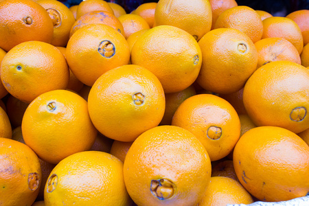 在市场上的新鲜橘子橙子大堆图片