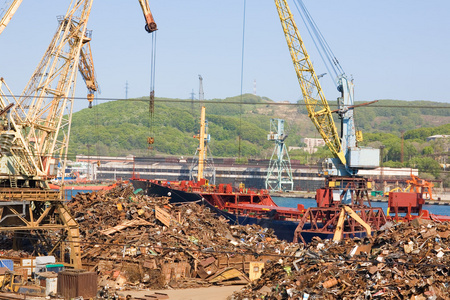 在海港的废金属的回收利用