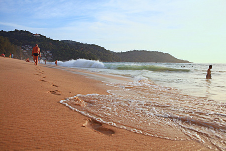 海浪海浪在沙滩上