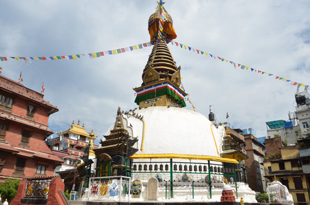 尼泊尔，加德满都，古代佛教佛塔在历史中心的意见