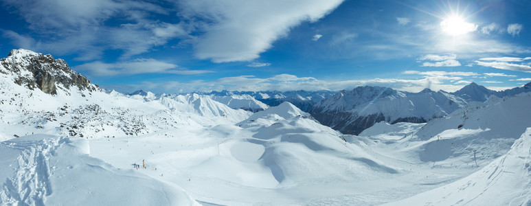 Silvretta 阿尔卑斯山冬季视图 奥地利。全景