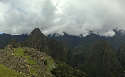 位于秘鲁库斯科的马丘比丘考古遗址和怀纳卡帕克马丘比丘的鸟瞰图
