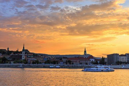 日暮时分，匈牙利的布达佩斯全景