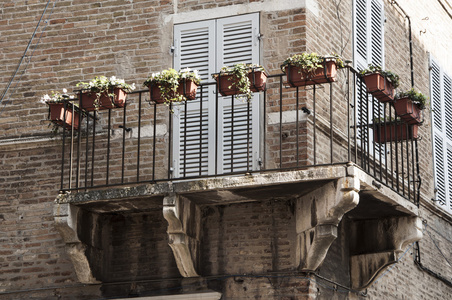 意大利经典被忽视的阳台图片
