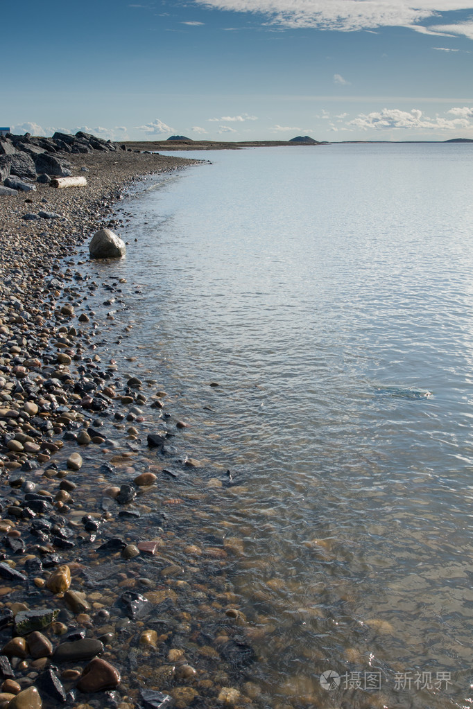 北冰洋海岸线和移动冰丘