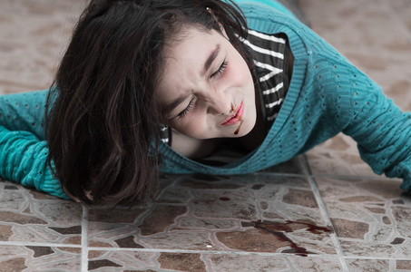 医学疾病女人平字符设置鼻出血急诊中期流血的鼻子的女人节特写鼻出血