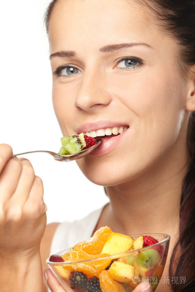 女人吃水果沙拉