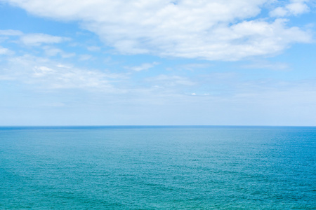 蓝色的大海和天空