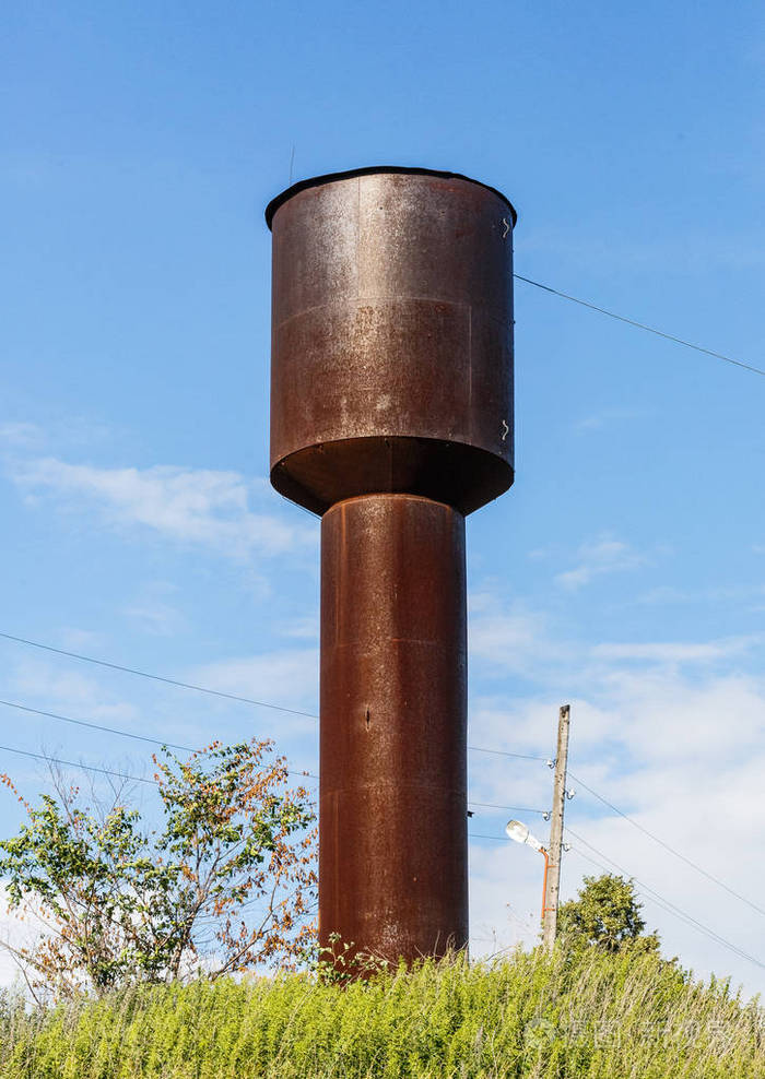 旧水箱压力下供水