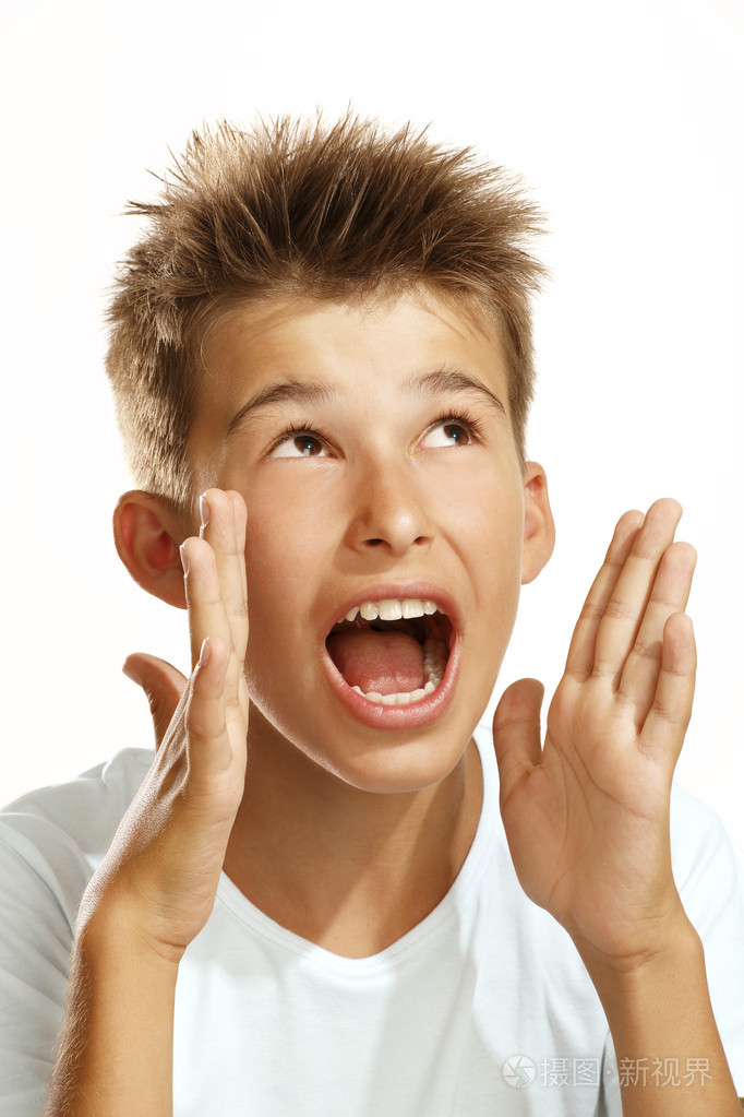 男孩尖叫