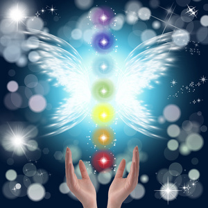 治疗之手和七个脉轮治疗之手和七个脉轮美丽的模糊的阳光明媚的黄色的