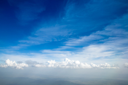 云的天空背景