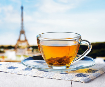 喝杯茶在街边的咖啡馆,在巴黎,法国照片