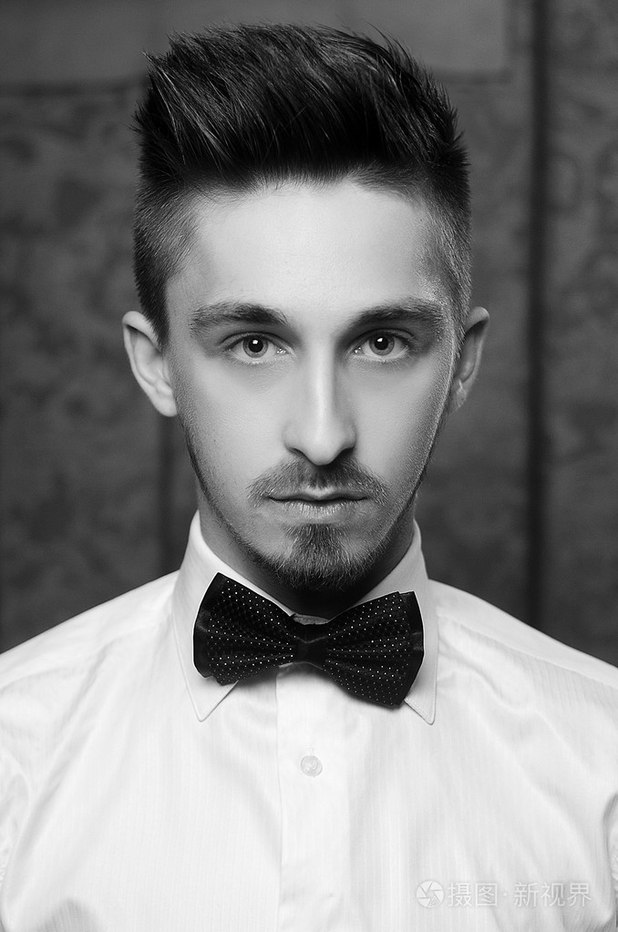 性感的男人的胡子严重特写