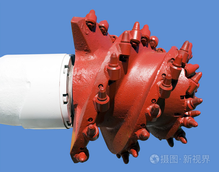 大采煤炭挖掘机在蓝色背景上的钻头