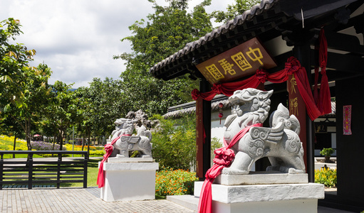 中式风格狮子雕像