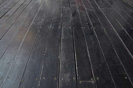 地面木地板垃圾摇滚黑色木地板为回地面的照片