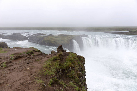 冰岛多云天气著名的 Godafoss 瀑布