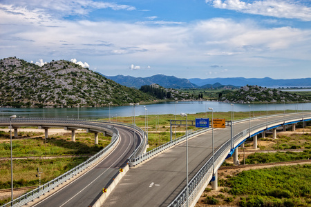 公路铁路图片