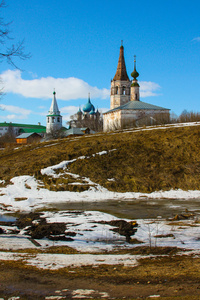 俄罗斯。苏兹达尔市。冬天。东正教教会