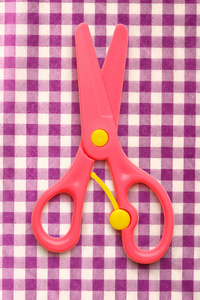 粉色儿童安全剪刀图片