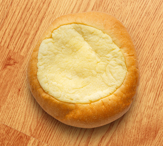 圆的酸性稀奶油甜点面包