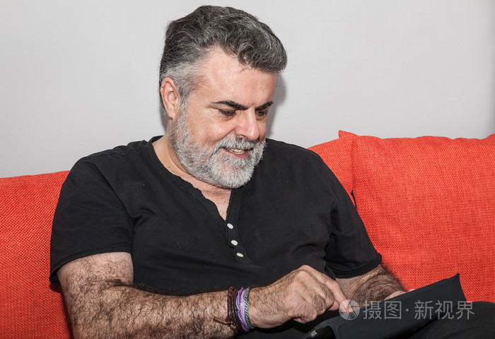 留着白胡子的吸引力高级