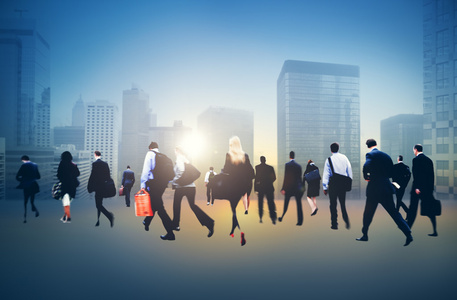 业务人行走在城市照片