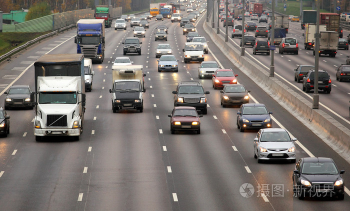 汽车在路上照片-正版商用图片0awgk3-摄图新视界