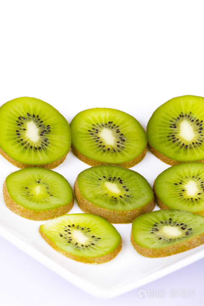 在白板上的猕猴桃切片