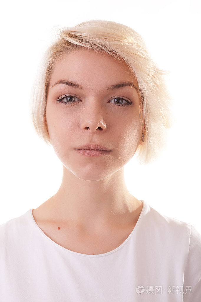 一个漂亮的女孩,满头白发的肖像