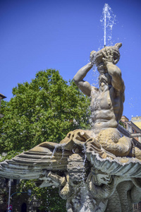 巴贝里尼广场的神卫海的喷泉, 意大利罗马。由贝尼尼制作