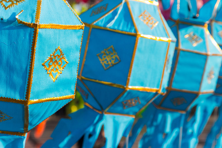 泰国传统装饰蓝色纸灯笼