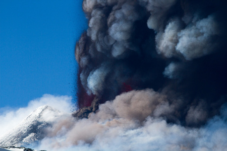 埃特纳火山爆发图片