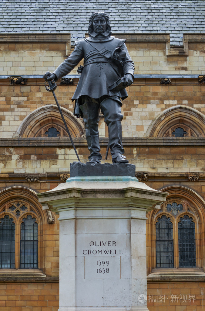奥利弗 · 克伦威尔的雕像,伦敦,英国