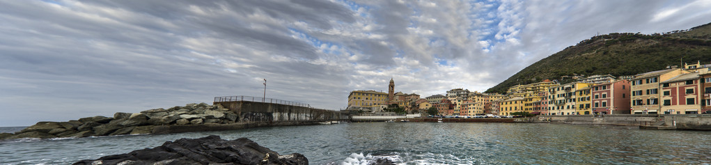 与小港附近热那亚，意大利的美丽小镇