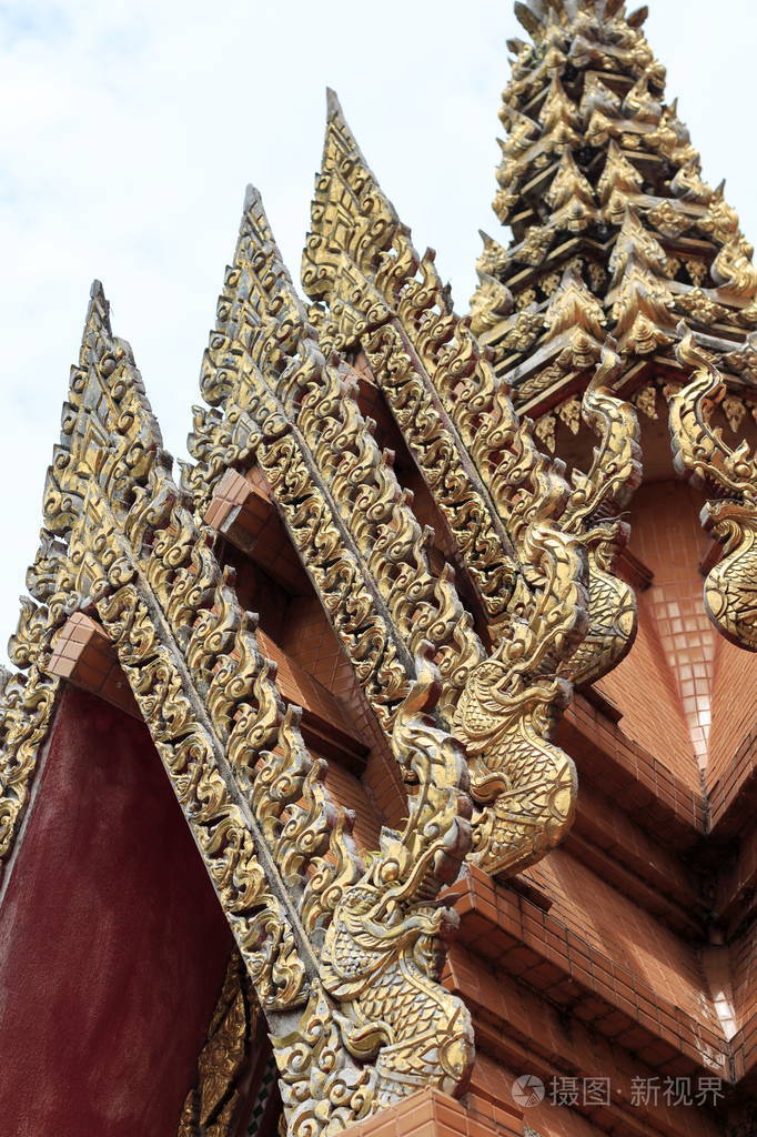 泰国寺庙屋顶的宝塔