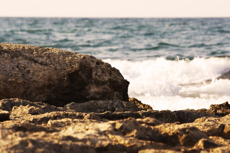 意大利海滩上的岩石
