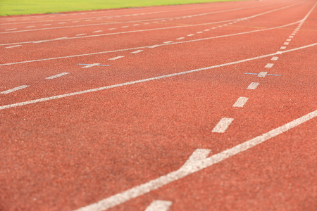 体育场的赛道照片