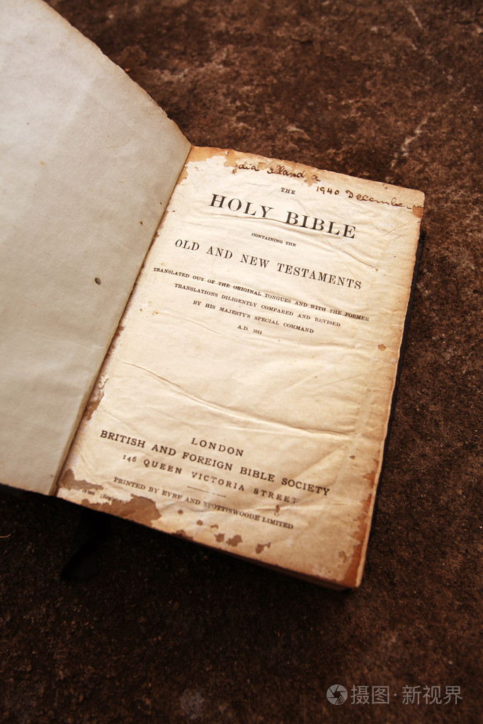 神圣的圣经书照片-正版商用图片0az0yg-摄图新视界