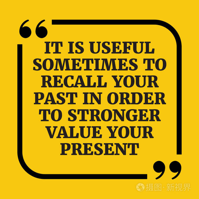励志的报价。它是有时不妨回顾你的过去，以更强的价值你的礼物。在黄色背景上