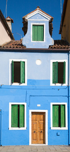 布拉诺岛在威尼斯泻湖著名的鲜艳房子
