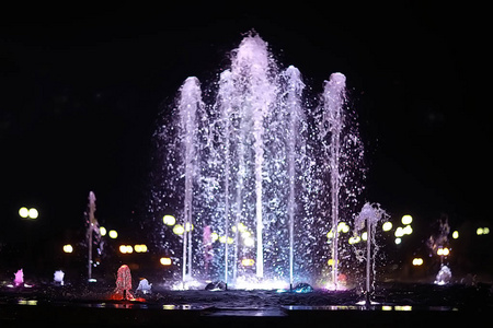 喷泉中的彩色水射流, 城市夜景照明