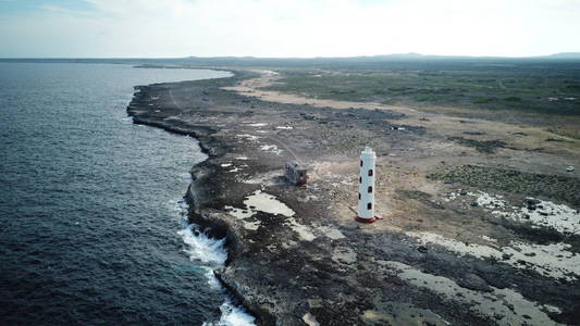 海滨海岸博内尔岛加勒比海空中无人机俯视图