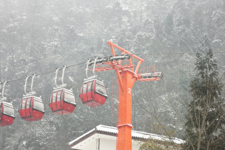 滑雪缆车